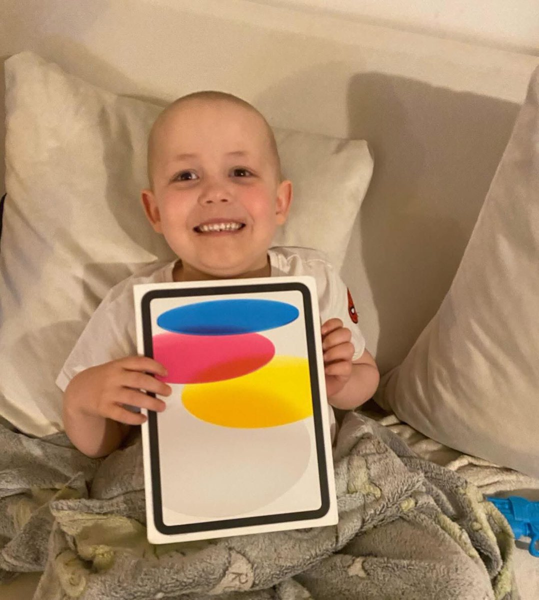 Theo was so happy to receive his very own iPad last week from Holly’s Hearts 💜❤️💖

We hope that it helps to keep Theo occupied with any hospital visits as Theo goes through treatment 💙

#hollyshearts #creatingheartwarmingmemories #childrenwithcancer