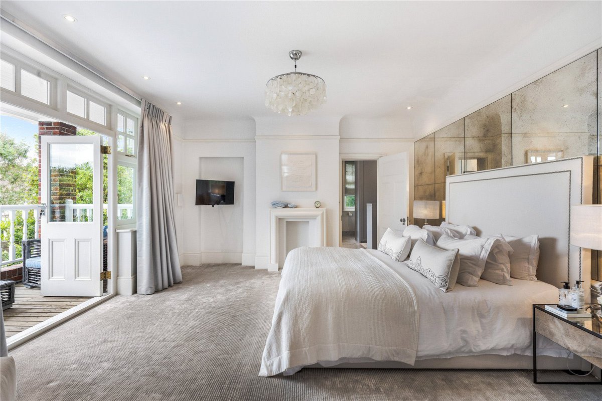 My Richmond (@myrichmondldn) on Twitter photo It’s featured local property time and today we’re showcasing this dream property just listed by <a href="/AntonyRobertsRi/">Antony Roberts Estate Agents Richmond</a>! 🏡 🥰
📍 FOR SALE - SHEEN LANE, EAST SHEEN, SW14 (6 bedrooms)
Take a peek - bit.ly/SheenLaneSW14
A stunning six-bedroom detached home seamlessly blending It’s featured local property time and today we’re showcasing this dream property just listed by <a href="/AntonyRobertsRi/">Antony Roberts Estate Agents Richmond</a>! 🏡 🥰
📍 FOR SALE - SHEEN LANE, EAST SHEEN, SW14 (6 bedrooms)
Take a peek - bit.ly/SheenLaneSW14
A stunning six-bedroom detached home seamlessly blending