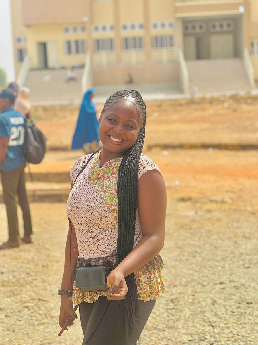 blissyosa's tweet photo. SOME LADIES HAVE LOWKEY TURNED THEMSELVES TO MINI CHEMISTS😂ALL BECAUSE THEY WANNA GLOW!

I entered one girl’s room in school here and what I saw on her Shelf eh, i couldn’t hold myself back from shouting Obara Emmm!!!! https://t.co/15mHJV0xwE