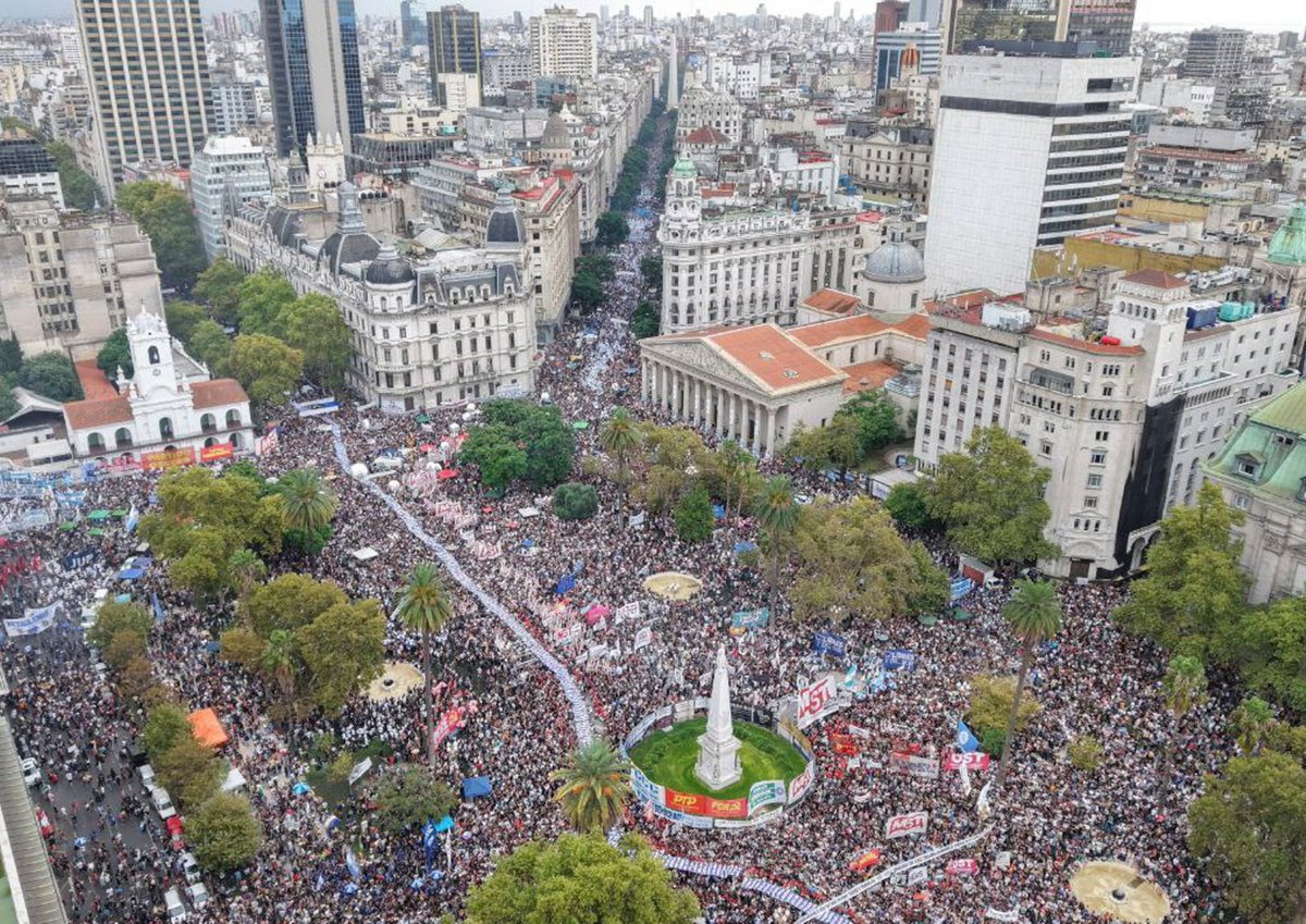 Nueva frase 

"Una imagen, vale más q los 19 minutos del videito pedorro del enano facho de Laje"
#NuncaMas 
#MemoriaVerdadYJusticia