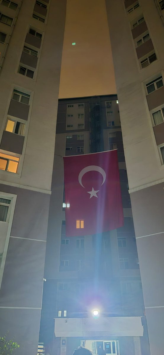 Siz bir de İşçi Blokları Mahallesi'ni görün astılar bayrakları 🇹🇷 <a href="/cankayabelediye/">Çankaya Belediyesi</a> <a href="/ankarabbld/">Ankara Büyükşehir</a> <a href="/herkesicinCHP/">CHP 🇹🇷</a> <a href="/CHPCankaya/">CHP ÇANKAYA İLÇE BAŞKANLIĞI</a>