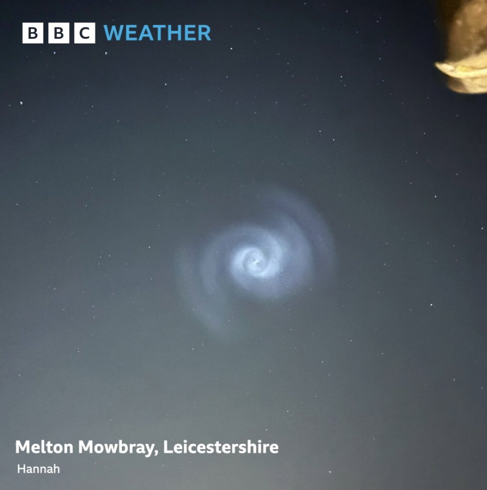 SimonOKing's tweet image. How cool is this...our @bbcweather Watchers have captured the @SpaceX spiral in the skies above the UK this evening after a rocket launch in the US...

*caused by illuminated frozen fuel expelled from the rocket second stage.