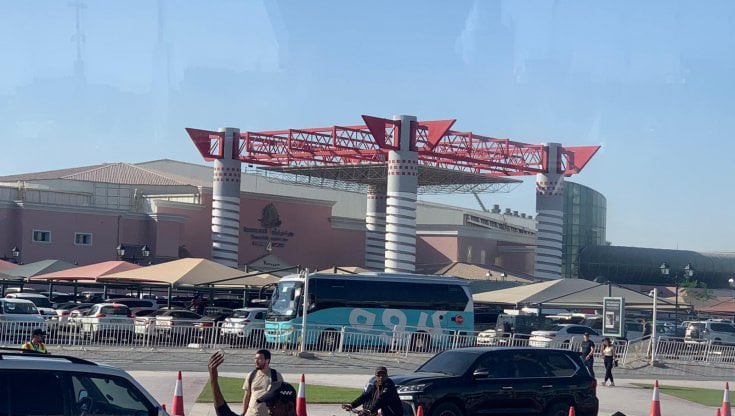 LegendOfSanSiro's tweet image. 🏟️ In Doha, there’s an Italian-themed shopping mall with a San Siro tribute at the entrance