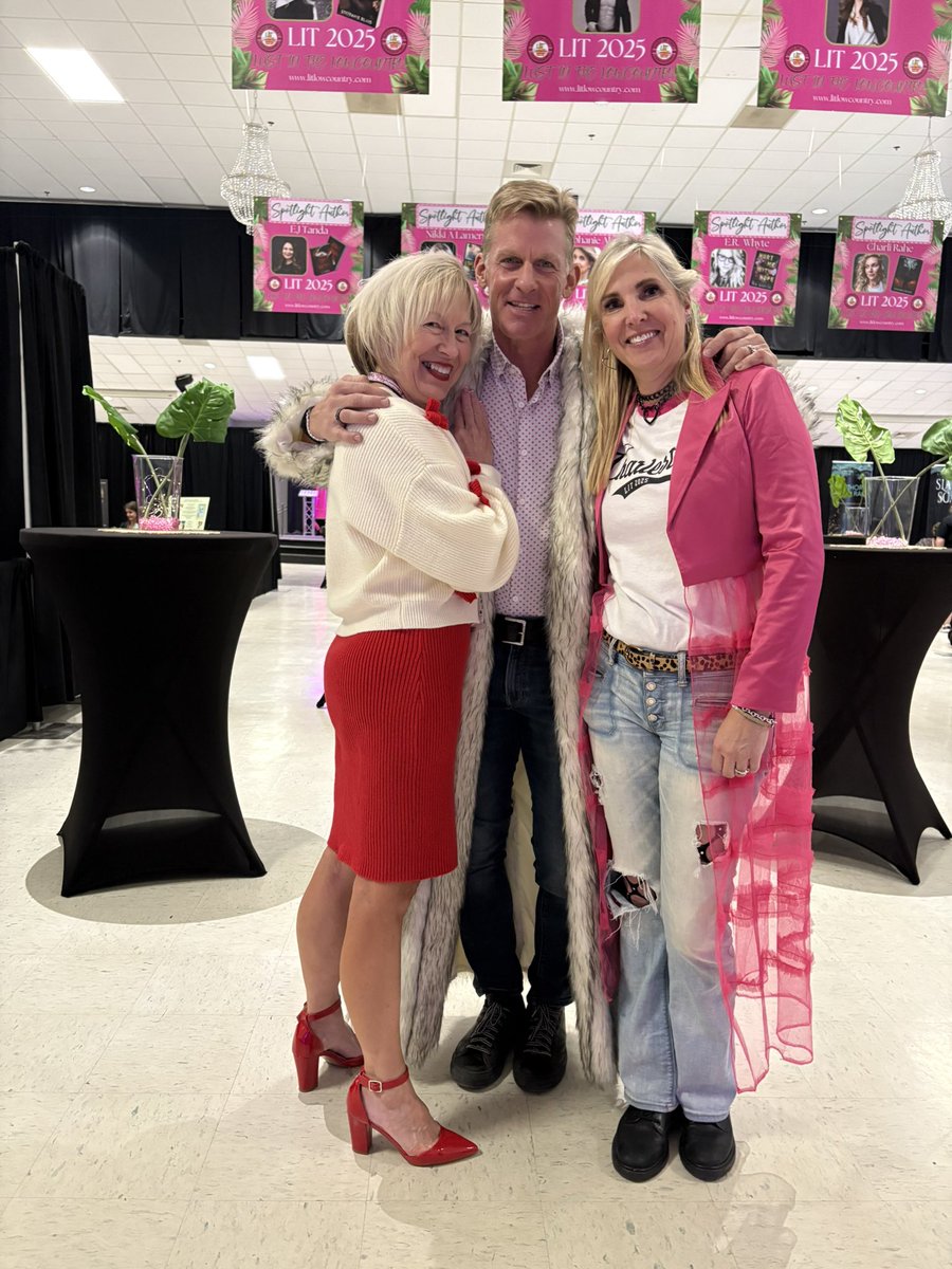 dedeCox18233802's tweet image. POST 1
Omg
Omg 
What a conference 
What a romance conference 
The blessings were flowing 
Books sold 
Connections made 
Thank you, Suzie and Drew 
And we are back home

#dedecox #kentuckyromanceauthor #letsgetlit #lowcountryromance #omg