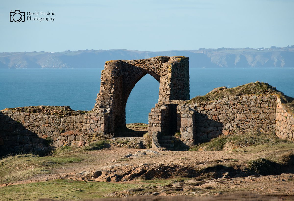 The ruins of Grosnez castle with Sark behind on the horizon.

#clearday #channelisalnds #grosnez #jerseyci