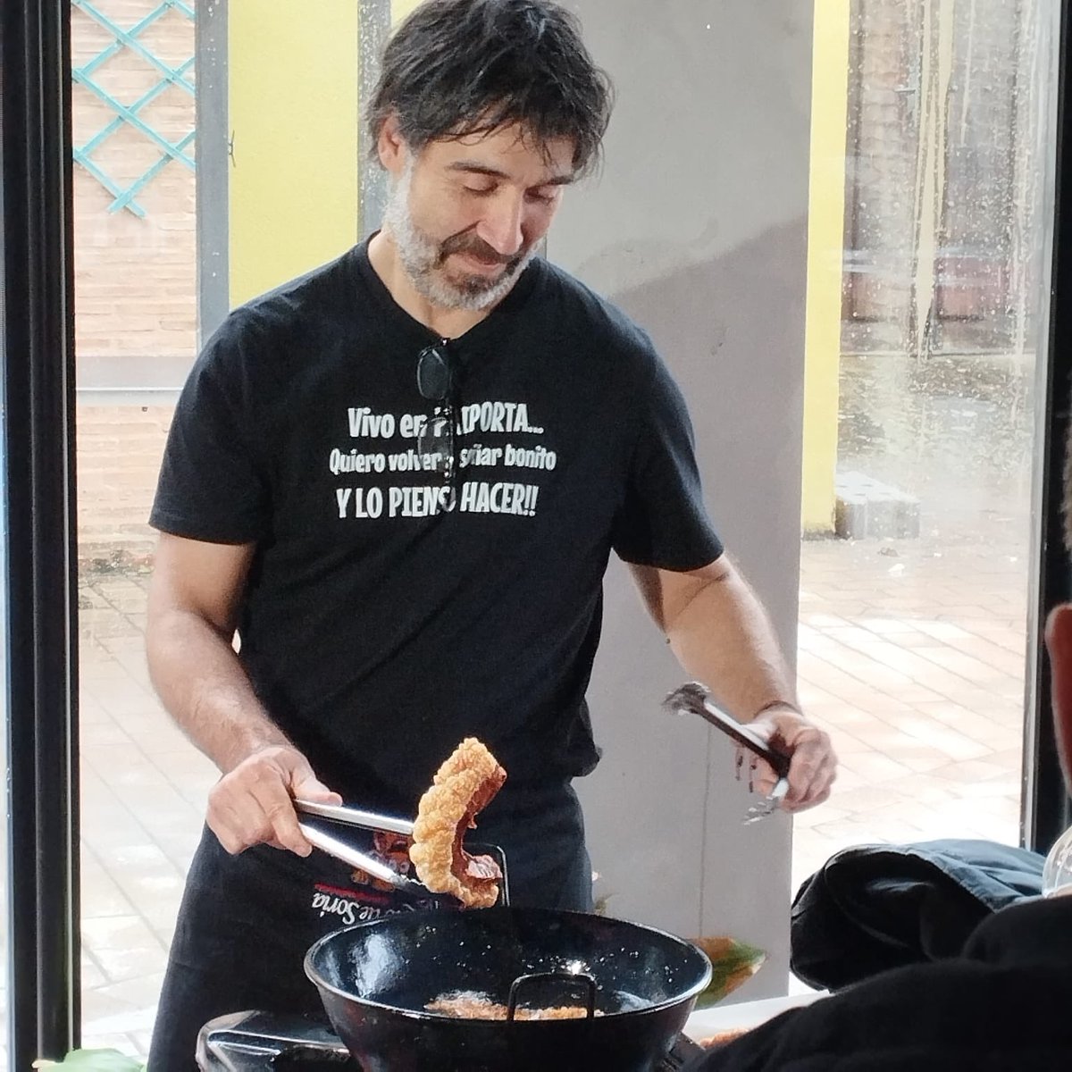 Este sábado 29/3 en la Plaza de Patraix ven a ver el eclipse, a disfrutar de la Feria del Libro Infantil y a disfrutar solidariamente del mejor <a href="/TorreznodeSoria/">Torrezno de Soria</a> <a href="/dipsoria/">Diputación de Soria</a> <a href="/jcyl/">Junta de Castilla y León</a> <a href="/GVAGovernObert/">GVA Gobierno Abierto</a> <a href="/AjuntamentVLC/">Ajuntament València</a> <a href="/dipvalencia/">Diputació de València</a> <a href="/lagiaquinta/">O.Sonia Giaquinta</a> <a href="/EMorenoSaez/">Embutidos MorenoSaez</a>