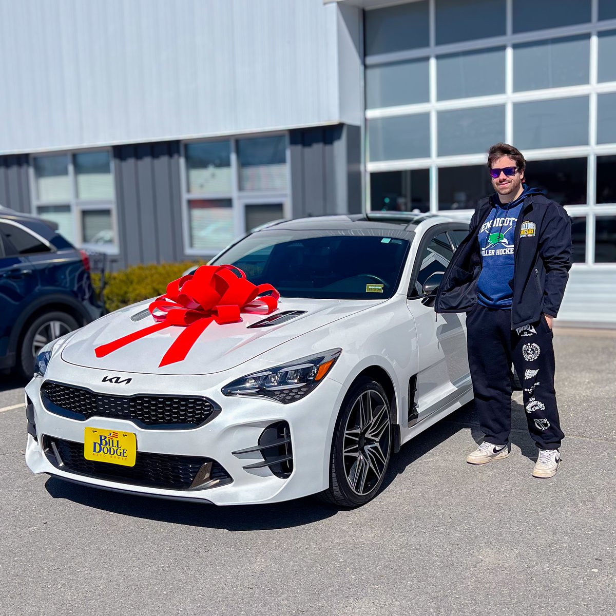 🚗💨 Big shoutout to Chaez for making the 4+ hour drive from northern Vermont to pick up his stunning Certified 2022 #KiaCertified Stinger! 🎉 
That’s true dedication to getting the perfect ride. Enjoy every mile, Chaez—your #Stinger was worth the trip! 🔥😎

#BillDodgeKia