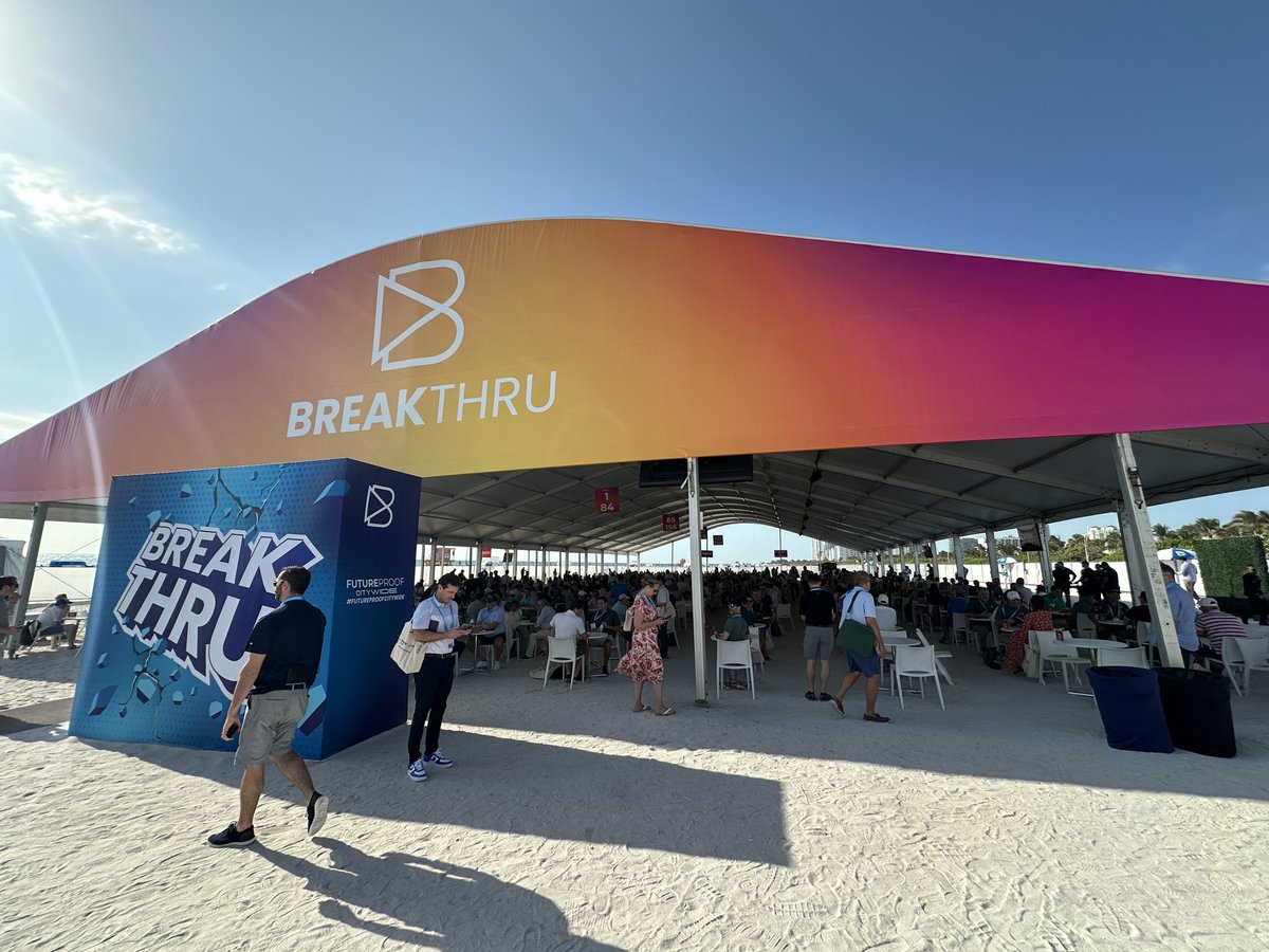 ReveilleWealth's tweet photo. Last week Reveille's Michael Bennicelli, Chad Smith, and Stephen Weitzel attended the Future Proof CityWide conference in Miami. 🌴☀️ Thank you to @futureproof_hq for putting on such an incredible event! 👏
#Reveille #wealthmanagement #RBID #futureproof #miami #conference https://t.co/AY08dPoNgg