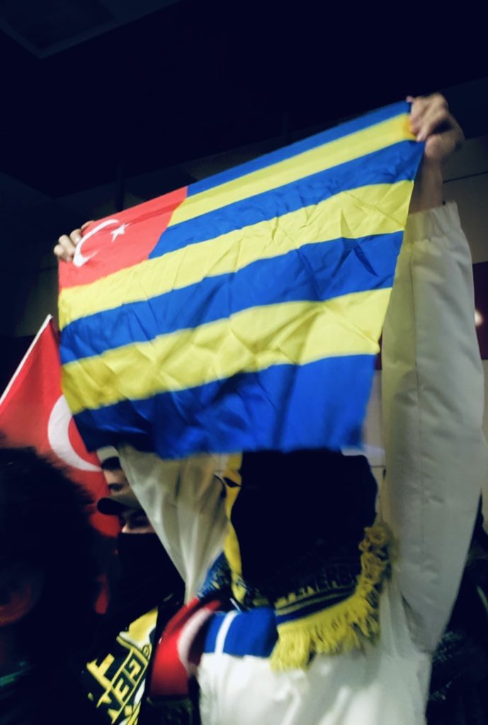 Ölümden korkmayız ki dövüşten ürkelim...