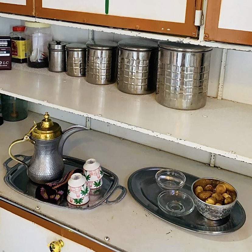 والله إن اللي تحبه لو الدنيا تميل
لا طرى وجهه يخليك ذو صدرٍ رحب

تشعر إن الذاكره دايم تسوي جميل 
كل ما جابت على البال وجه اللي تحب .

#نجران_الان