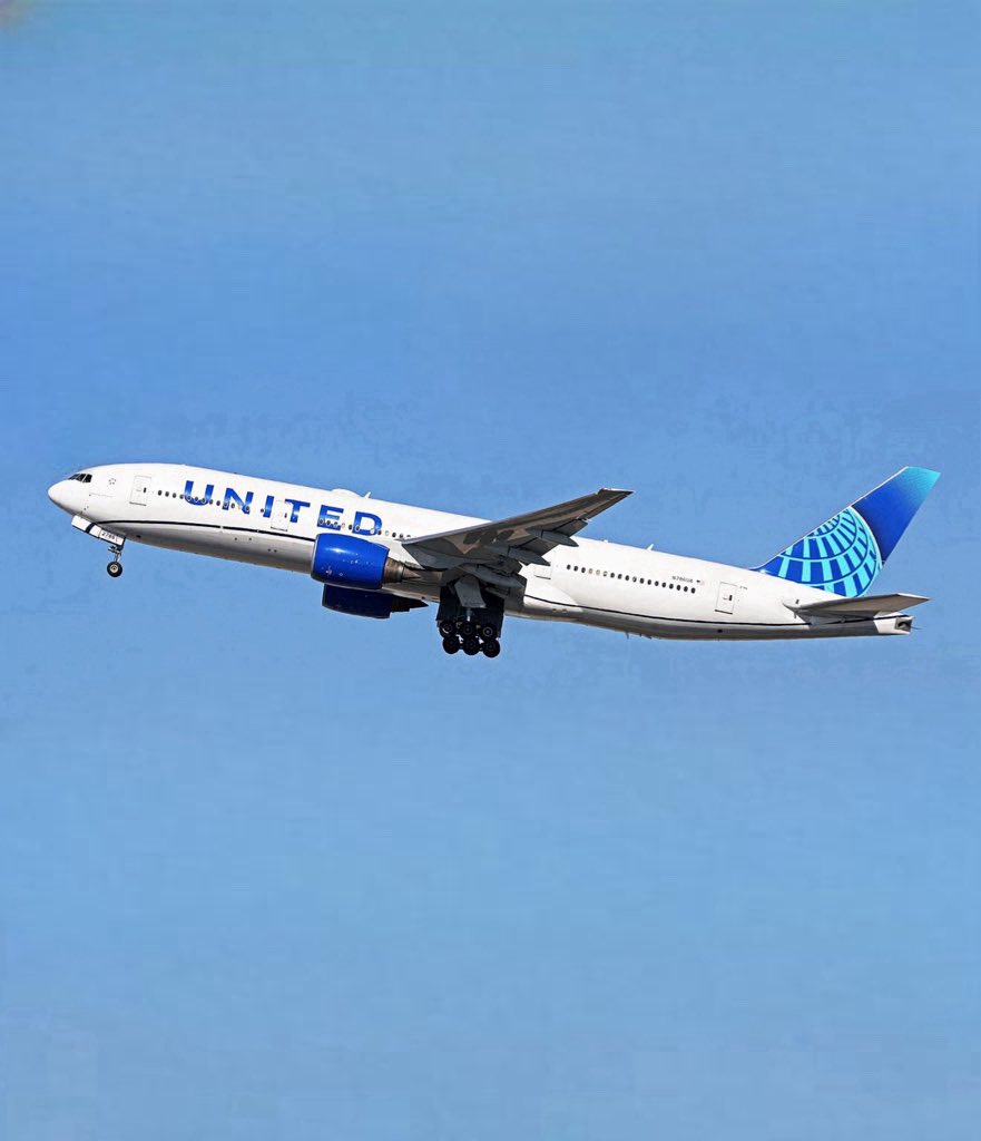 A United Airlines plane made a U-turn two hours into the flight, after the pilot realized they forgot their passport

The 257 passengers were given a $15 coupon