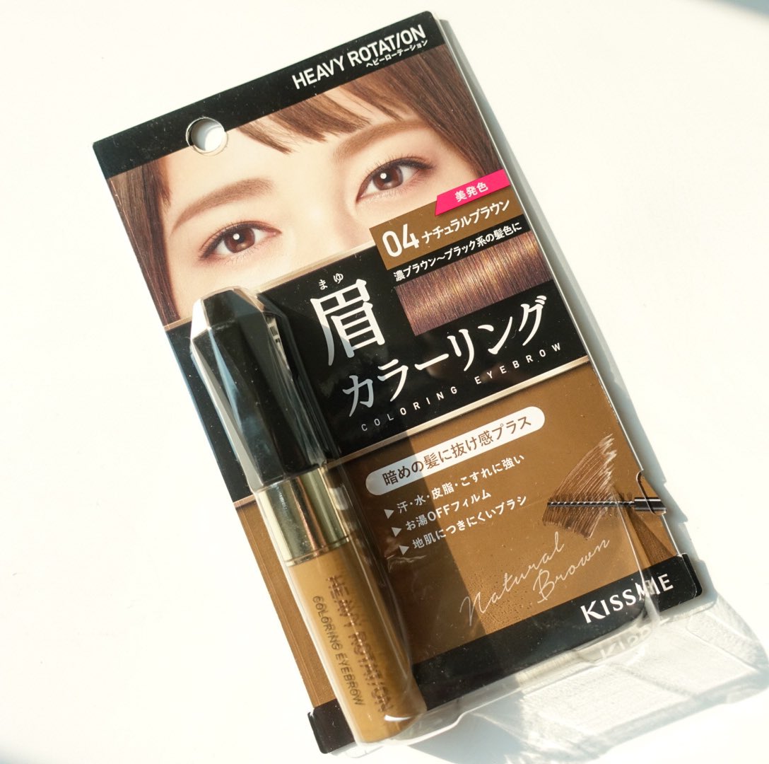 sabaisri's tweet image. ส่วนตัวเป็นคนชอบเขียนสีคิ้วให้อ่อนกว่าผมอยู่แล้ว แต่ติดปัญหาขนคิ้วเดิมมันดูเข้ม พอไม่ปัดคิ้วคือไม่ได้สุดๆ สีคิ้วดูไม่กลืนกัน มันดูไม่ละมุนอะ นี่เลยใช้ #มาสคาร่าคิ้ว ของ #Kissme 😘 รุ่น #Heavyrotation ตัวนี้ใช้ดีมว๊ากก!! ปัดง่าย ได้ขนคิ้วเรียงสวยเป็นธรรมชาติ…