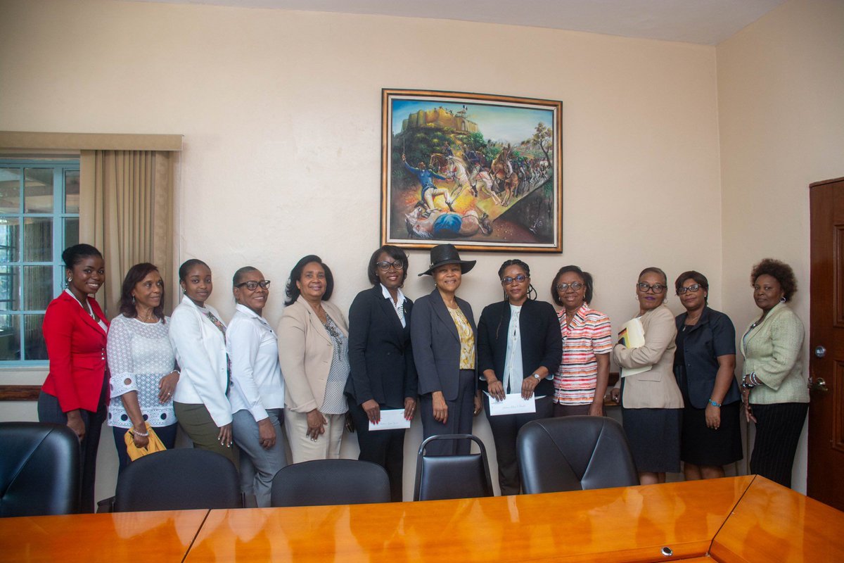 lequotidien509's tweet photo. La Ministre de la Planification et de la Coopération Externe (@MPCEHa), Ketleen Florestal, a procédé à la promotion de trois cadres du #MPCE dans le cadre des réformes institutionnelles. Yvrose Guerrier a été nommée Directrice de la Coopération Externe, Henry Holophene a été promu Chef de Service au DCE, et Olivia S. Laporte est désormais Chef de Service à l'UTICD. Ces nominations visent à renforcer la gouvernance et l'efficacité du ministère. #Haiti #Lequotidien509 #MARADIO509