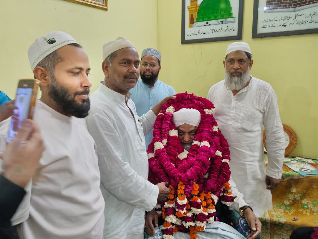MHashimkanpuri's tweet photo. 9th Ramzan | Jashn e Takmeel e Quran ki chauthi mahfil

Koela Nagar Meccah Masjid Ramadevi Kanpur mein Jashn-e-Takmeel-e-Quran ki purnoor mehfil man’aqid hui, jismein Huzur Gazi-e-Islam Hazrat Maulana Mohammad Hashim Ashrafi Kanpuri sahab ne khususi khitab farmaya aur dua karai https://t.co/0OSGUEiEos