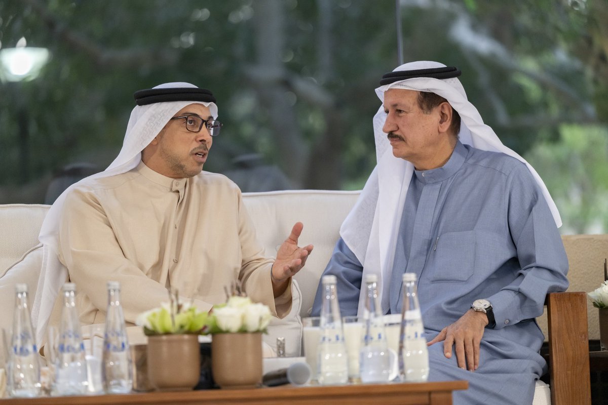 التقيت اليوم بعدد من المواطنين في أبوظبي. التواصل مع أبناء الوطن مصدر فخر ونهج أصيل أرساه الوالد المؤسس الشيخ زايد بن سلطان، يقوم على القرب من الناس، والاستماع إلى تطلعاتهم، وتلبية احتياجاتهم.
