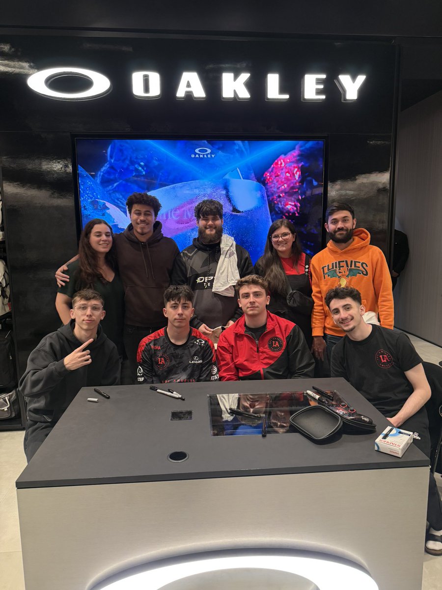 We welcome our team back from their vacay at Major II! We will be getting back to our league matches this Thursday over on <a href="/CoDRecLeague/">Call of Duty Rec League</a>.
For now, here’s some pics of three of our boys meeting <a href="/LAThieves/">LA Thieves</a> 

<a href="/TeejTv/">Tẽëj🥶</a> <a href="/Bigg__Davee/">BiggDave</a> <a href="/SethScheer/">RG | Bet Sef</a>