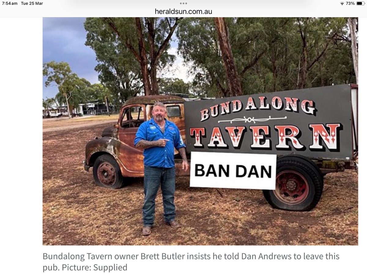 Piazza_VIC's tweet photo. Brett Butler - you’re a true blue 🇦🇺 HERO mate! Bundalong Tavern publican Brett Butler booted disgraced ex-premier Dan Andrews from his pub. Mr Butler says: “and I TOLD him to leave, there was NO ask”. Guess where my family are going for the weekend? #Bundalong #DanBan https://t.co/rxnzWTgGnw