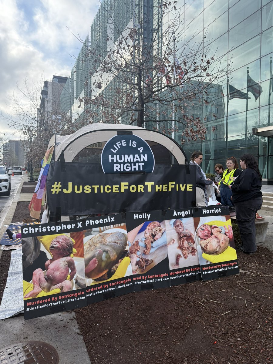 PAAUNOW's tweet photo. Happening NOW!!!! Outside the DC Medical Examiner

#JusticeForTheFive https://t.co/jGjRtfUt96