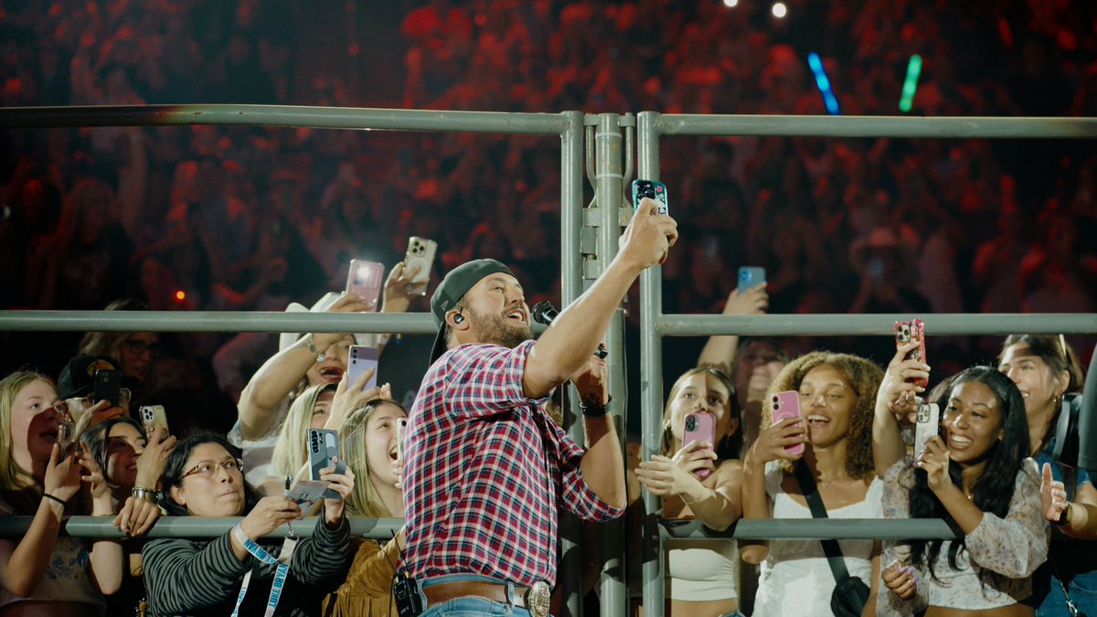 lukebryan's tweet photo. It was an absolute honor to be the 11th inductee into the Star Trail of Fame at @RODEOHOUSTON this weekend. The dedication the Rodeo has on Texas students and the community is something I am so proud to have contributed to. https://t.co/120DogYJwJ