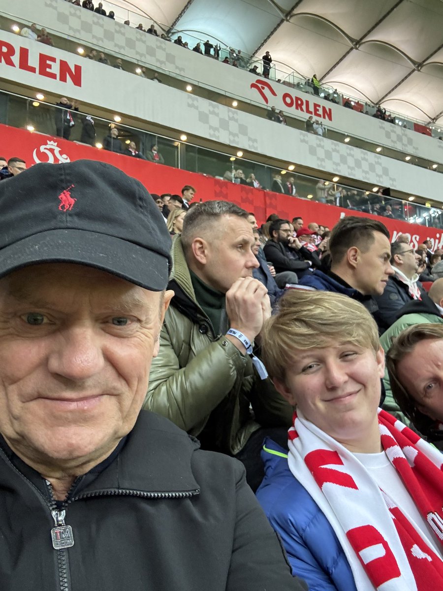 donaldtusk's tweet image. Mecz średni, wynik lepszy, a ja incognito wśród zwykłych kibiców i to jest najfajniejsze.