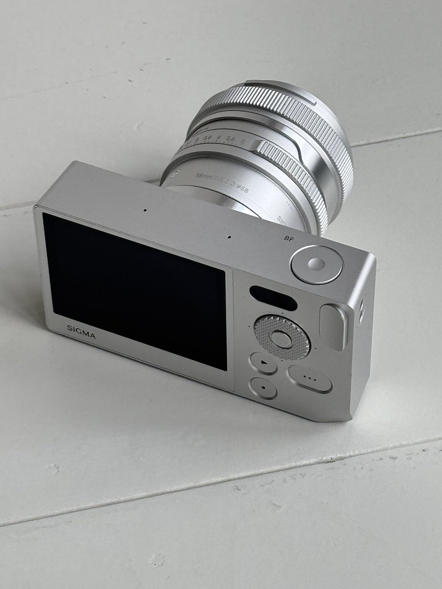 Marc_En_Rit's tweet image. Probably the most beautiful camera i ever have to work with.
One shoot a day for a week. 
BF’s Marathon let’s go. #SIGMAbf #madeinaizu