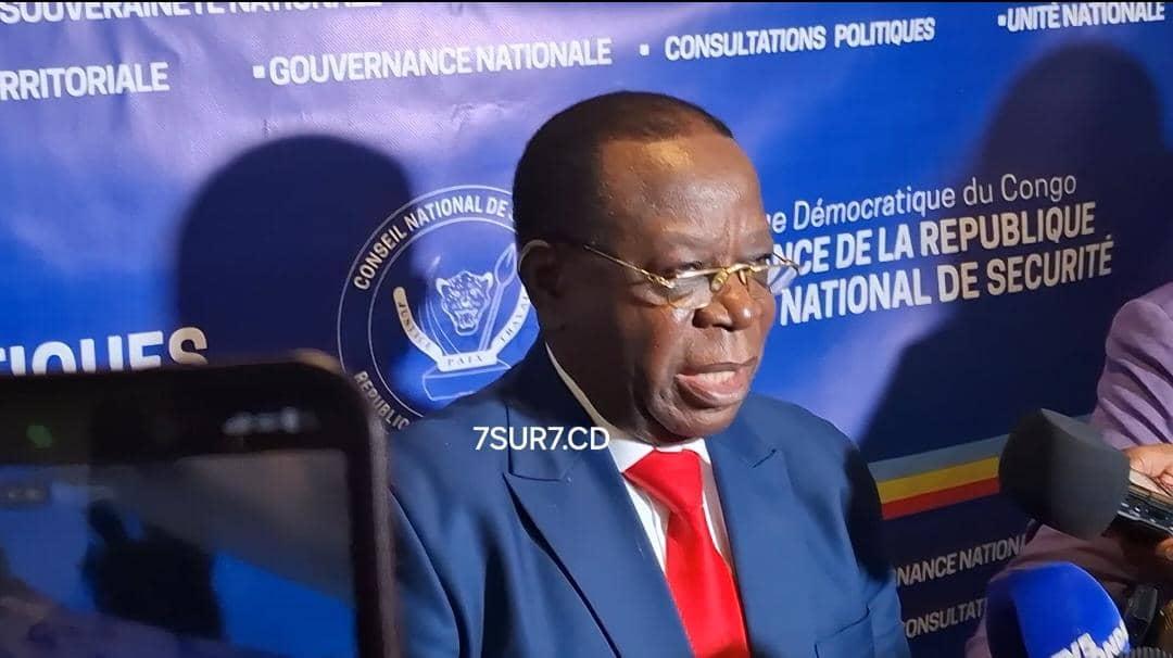 N'attendez pas le Professeur Modeste BAHATI dans le boulot d'atalaku. Il est préoccupé dans sa chair, son âme par la situation dans l'Est et préfère faire un travail de fond et de sérieux pour bien aider le Chef de l'Etat. Il reste juste, réalisé et non flatteur. <a href="/Bibishe6/">Bibishe Pascaline N</a>