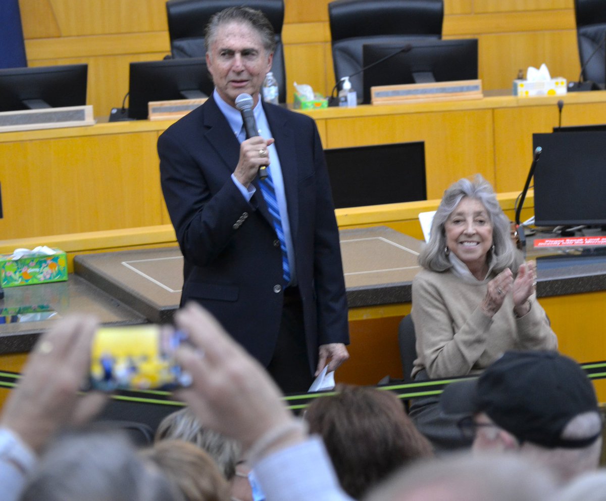 Honored to moderate a packed town hall for <a href="/repdinatitus/">Dina Titus</a> The crowd was supportive of the congresswoman but furious with <a href="/elonmusk/">Elon Musk</a> and #DOGE cutbacks.