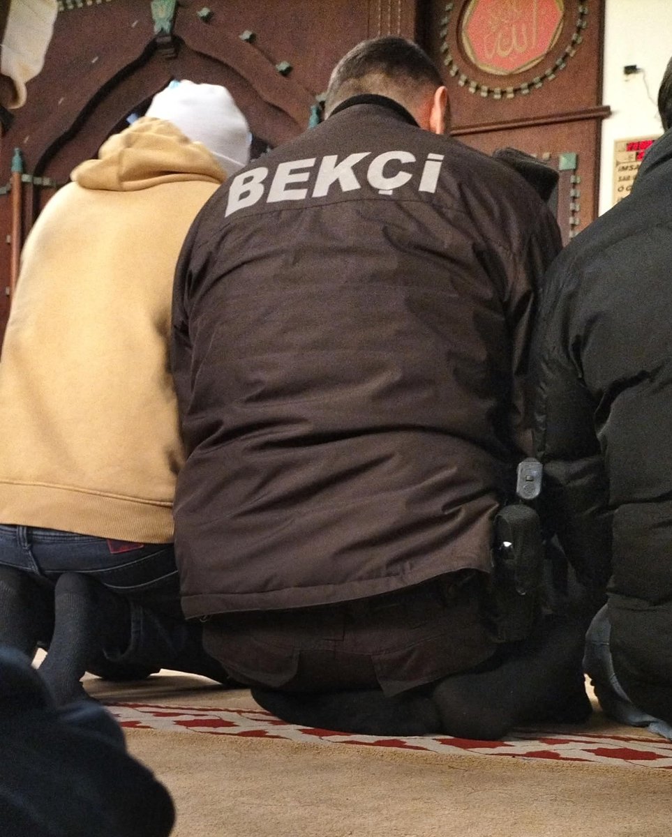 Her rükûya ve secdeye gittiğimde aklım çıktı.😰
25 RAMADAN 1446