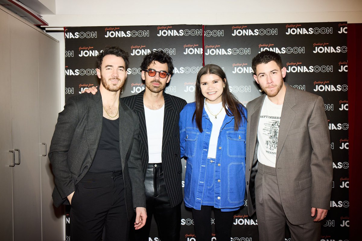 flllywithme's tweet image. Somehow it gets better every time 💙
Thank you @jonasbrothers for the past 17 years. I’ll carry these memories with me forever