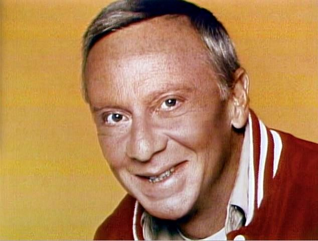 NLCarolynMuse's tweet photo. Remembering film and television actor Norman Fell, who was born #OTD (March 24th) in 1924. #Oceans11 #87thPrecinct #DrKildare #TheFugitive #BenCasey #TheFBI #Ironside #TheGraduate #Bullitt #DanAugust #NeedlesandPins #Airport1975 #Rhoda #PoliceStory #ThreesCompany #TheRopers https://t.co/2MJAiBytDL