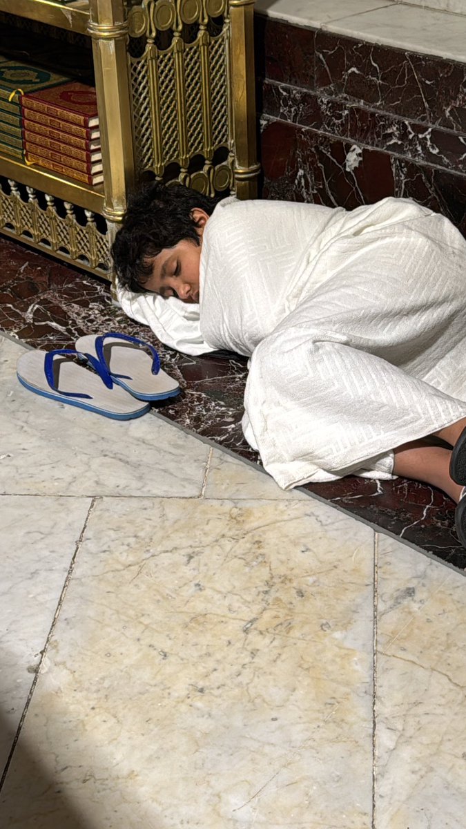 اللهم اجعلني ممن جبرت قـلبه
 وآتيتـه سؤله، ورضـيت عنه، وأرضـيته 🤍