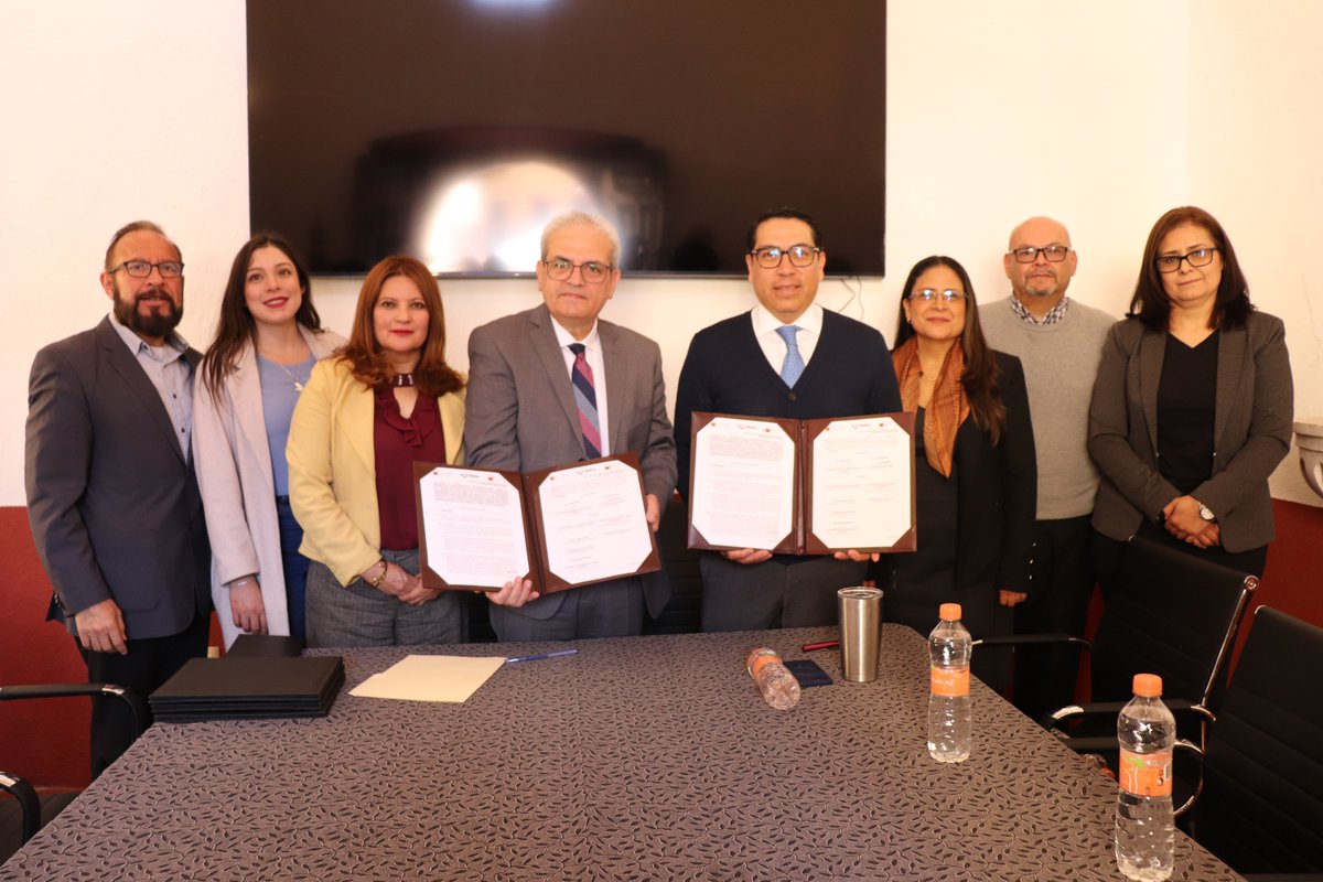 <a href="/issstezac/">ISSSTEZAC</a> y <a href="/_SEZAMI/">Secretaría del Zacatecano Migrante</a> renuevan convenio anual para el servicio de traslado de cuerpo de paisanos fallecidos en 🇺🇸; y firman para ofertar a las y los zacatecanos migrantes, que visitan #Zacatecas, acceso a descuentos en las tarifas de los hoteles del instituto.