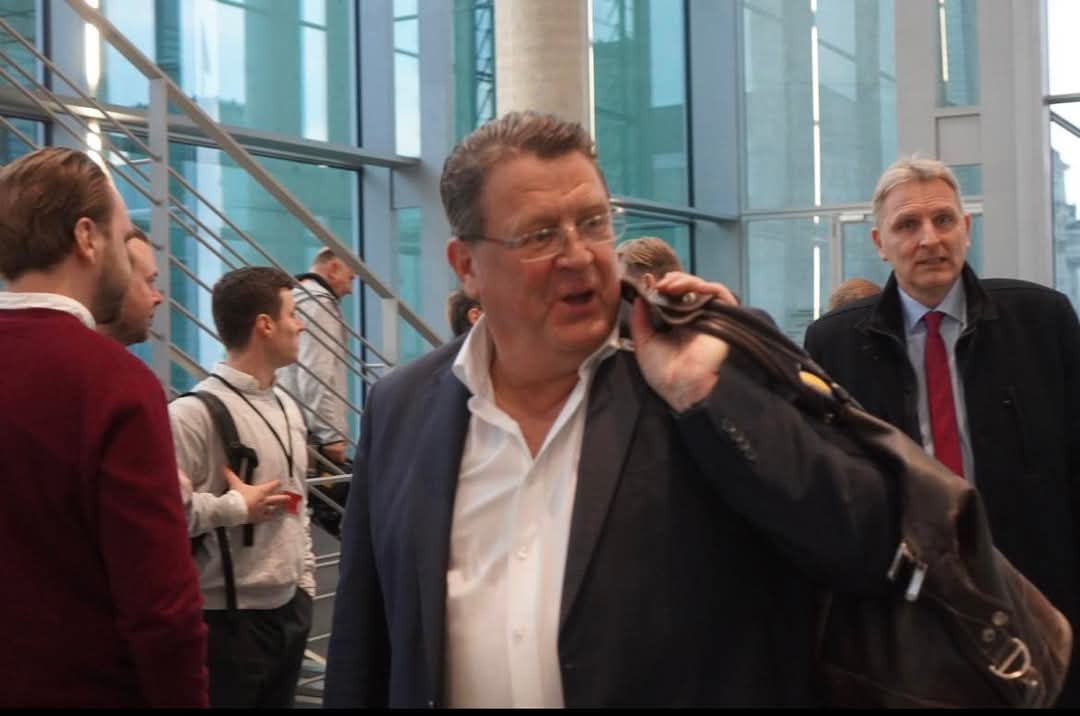 KaufmannAfD's tweet image. Fraktionsitzung unserer @AfDimBundestag am Montag vor der ersten Konstituierenden Sitzung des Bundestags am Dienstag 
#Plenum #Reichstag Berlin #AfD 💙