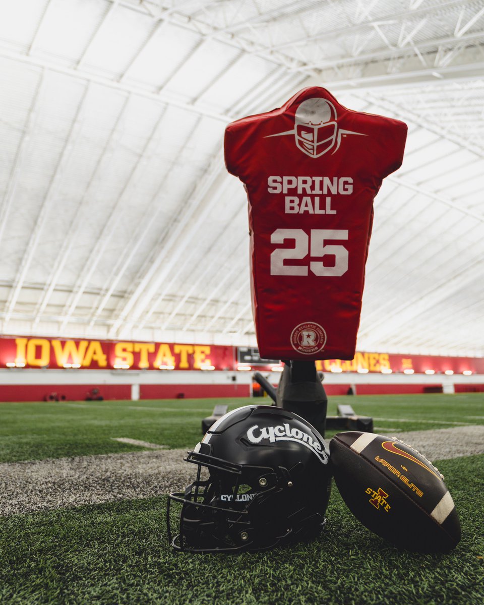 CycloneFB's tweet photo. 🏈🔜 https://t.co/HKQgd6Uzof