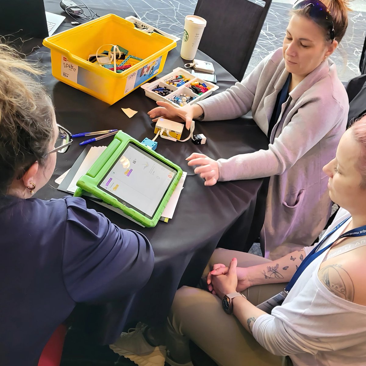 🎓 Et si le numérique pouvait rendre l’éducation encore plus captivante ?

🚀 Le Sommet du numérique en éducation 2025, c’est l’innovation au service de l’apprentissage ! Conférences, ateliers, et bien plus.

🎟️ 30 % de rabais avant le 1er avril !
 👉 2025.sommetnumerique.ca/fr