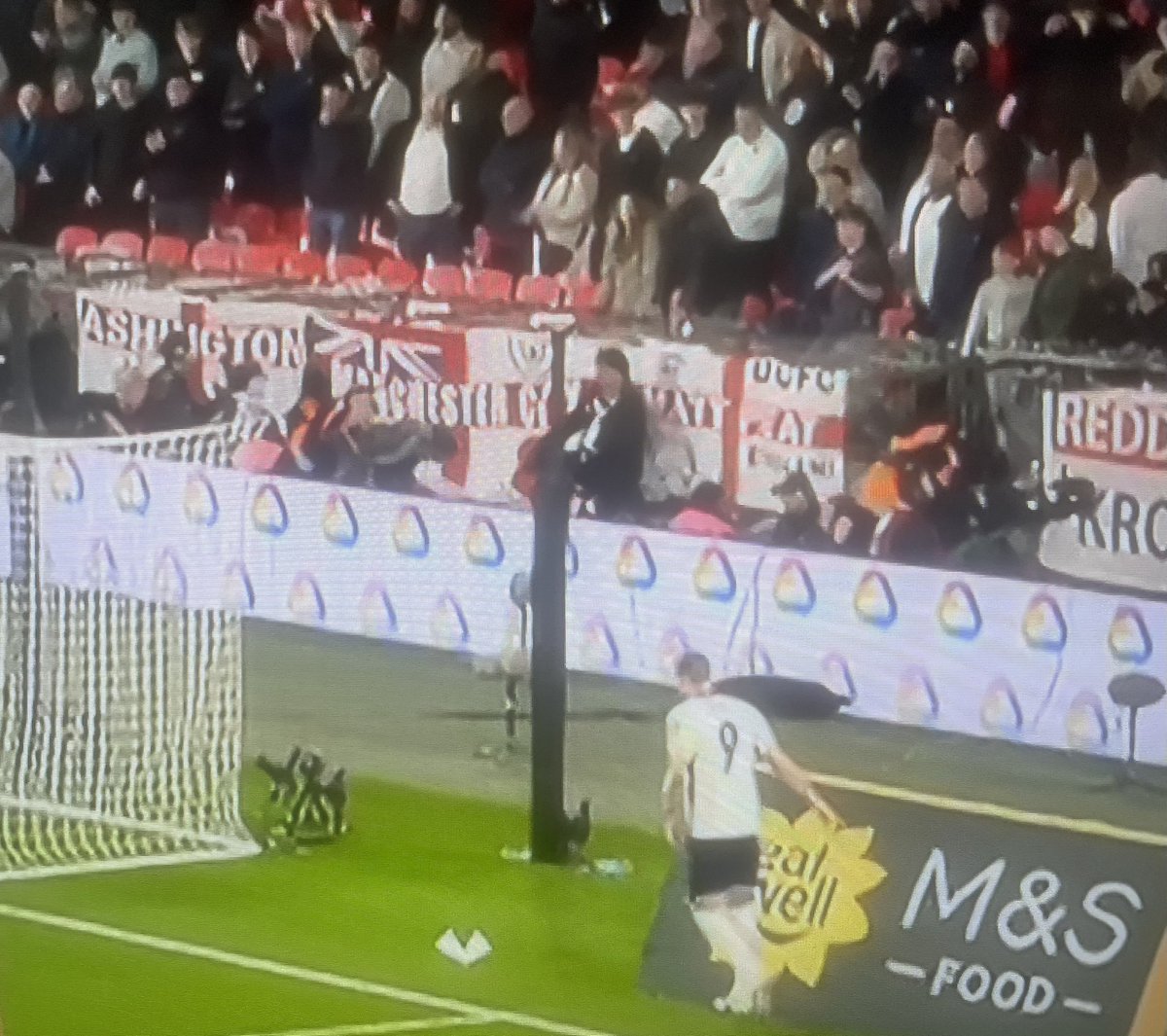 Derby County Flag. 🐏 🏴󠁧󠁢󠁥󠁮󠁧󠁿
England v Latvia game.
#dcfc #dcfcfans #England <a href="/PeatMatt/">matt peat</a>