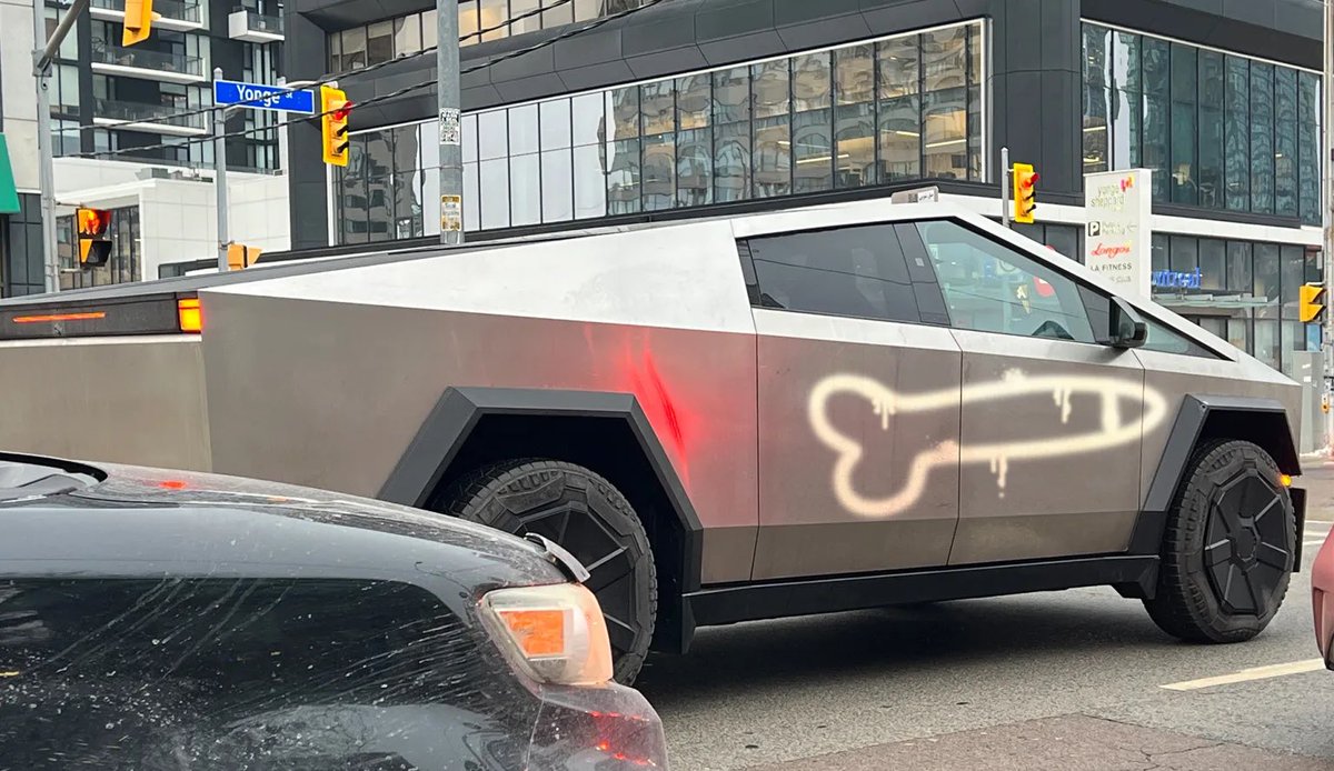 People are now spray painting SpaceX rockets on Cybertrucks to support Elon Musk