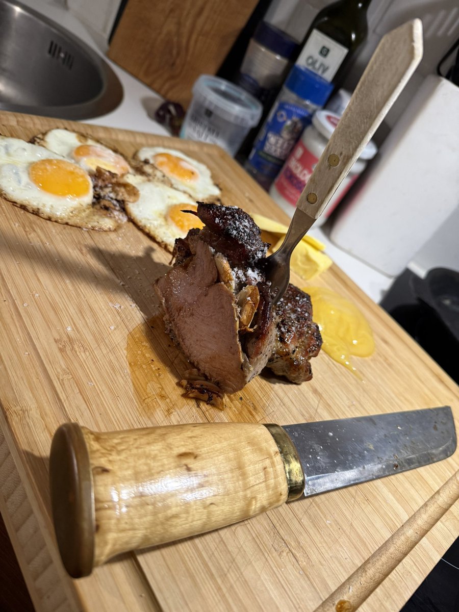 anders_edstrom's tweet image. I strongly belive the carnivore diet has helped me &amp;amp; benefits me due to the osteoarthritis in both my knees. High in fat, protein, nutritious, nutrient density &amp;amp; full calories. 
.
.
.
#nutrientdensity #osteoarthritis @shawnbakerMD @paulsaladinomd @DrEricBergDC1 🥩