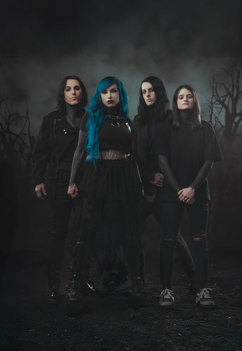 πΎπππππππ ππ πππππ (@stitchedupheart) on Twitter photo Last night we made it official! Welcome to the band Delaney Jaster π₯
π· <a href="/RawlParedes/">rawlofthedead</a> Last night we made it official! Welcome to the band Delaney Jaster π₯
π· <a href="/RawlParedes/">rawlofthedead</a>