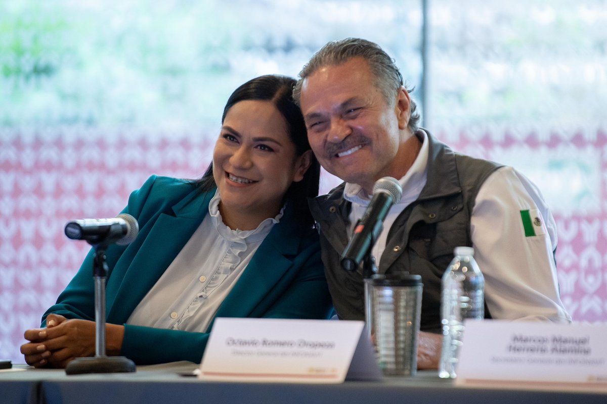 OctavioRomero_O's tweet photo. Junto con la secretaria @A_MontielR, firmamos un convenio entre el @Infonavit y @bienestarmx para realizar un censo sobre la situación de las viviendas en mal estado, abandonadas o invadidas en todo el país. Será llevado a cabo por las personas Servidoras de la Nación.

Este será un trabajo fundamental entre ambas instituciones para contar con un diagnóstico sobre la problemática de la vivienda que se originó en sexenios pasados a causa de los juicios masivos y los créditos impagables. 

Al igual que la salud y la alimentación, el derecho a la vivienda es un derecho constitucional y al hacer esto realidad, estaremos  cumpliendo con las instrucciones de la Presidenta @Claudiashein, y además será una actividad muy gratificante y satisfactoria para ambas dependencias.

Estamos muy contentos de que la Secretaría del Bienestar, que es uno de los pilares de la Cuarta Transformación, encabezada por su titular, Ariadna Montiel, nos apoye con esta encomienda. 

#2doPiso4T #ViviendaParaElBienestar #InfonavitHumanista