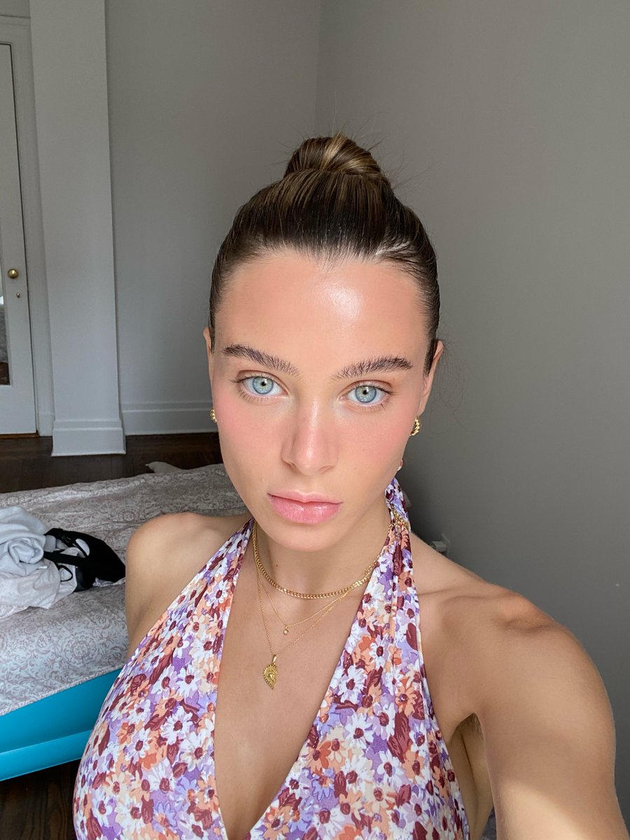 MilfyLana's tweet photo. Lana or a ps5? 
https://t.co/Z35rwej1DB https://t.co/rTWn5Vy4uU