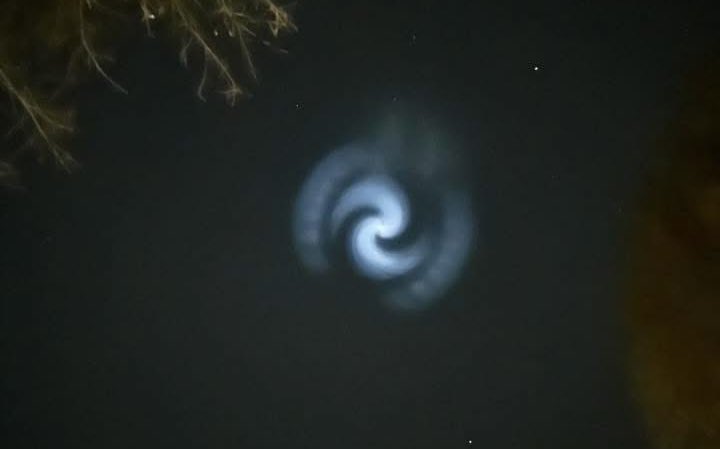 JonasWAF's tweet photo. Spektakuläre Sichtungen! Phänomen am Nachthimmel: Das steckt hinter der Lichtformation: https://t.co/fKUSt6l5vw https://t.co/Ueq77omRfA