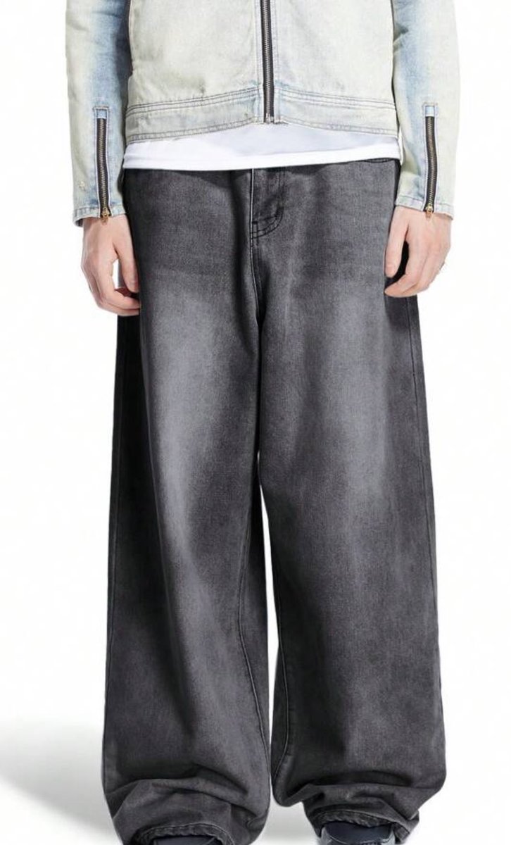 AbStyledby's tweet photo. Baggy is back and it’s louder than ever.
#styledbyAb
#BaggyDenim #90sVibes #StreetwearLook #DenimDrip #OversizedFit #UrbanStyle #StyledByAB #MensFashion #ThrowbackTrend #StatementPants https://t.co/MuJof0YdHv