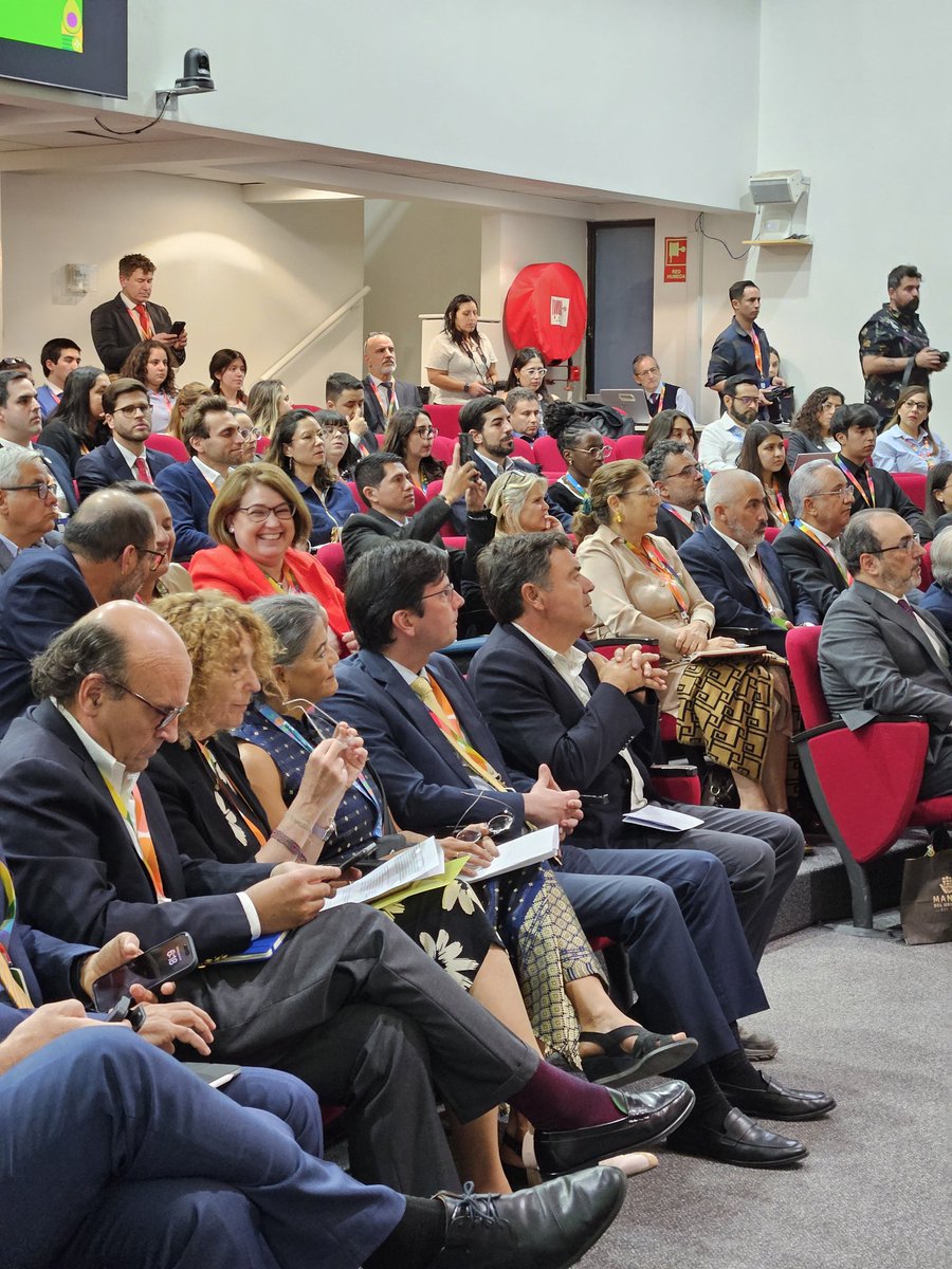 rojassantiagro's tweet photo. Para asegurar nuestros alimentos hoy y mañana, @AgendaCAF presentó su Estrategia de Prosperidad Agropecuaria, junto con @FAOChile. El objetivo es fortalecer los sistemas agroalimentarios en América Latina y el Caribe y la agricultura familiar campesina es clave en esta tarea! https://t.co/NczRPwtJXC