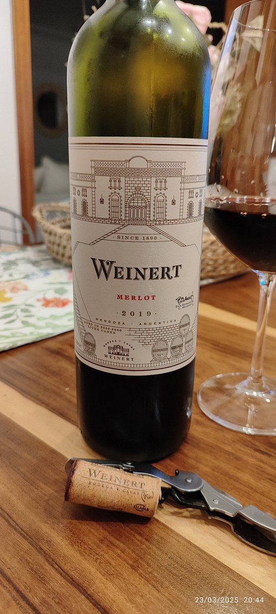 La joya de siempre...<a href="/BodegaWeinert/">Bodega y Cavas de Weinert</a> Merlot 2019...cada vez más sabroso...💣🍷