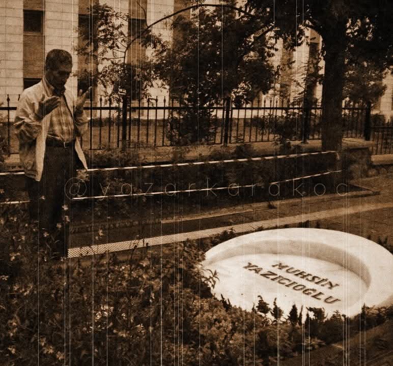 Bak gardaş,her dalda bir başka türkü,
Her dağ yamacında bir destan uyur
Firez firez olmuş kaderin yükü,
Her yığın dibinde bir aslan uyur!

Abdurrahim Karakoç
#muhsinyazicioglu