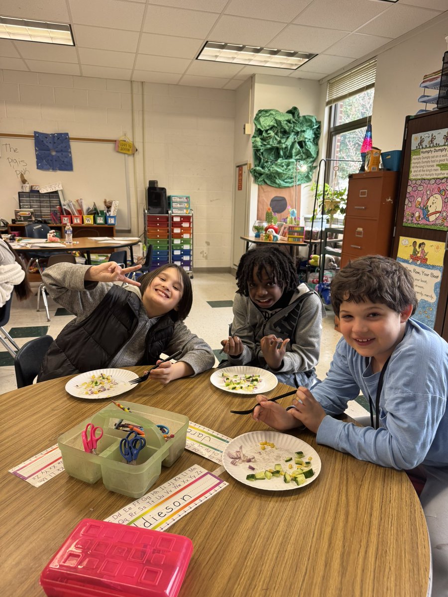 FairOaksHCPS's tweet image. Our first garden club meeting was a success! 🌱🥦🍅🪴 A huge THANK YOU to Mrs. Bingham for being our incredible club sponsor! We’re also sending a heartfelt shout out to Fit for Kids for their fantastic support in getting our garden off the ground!