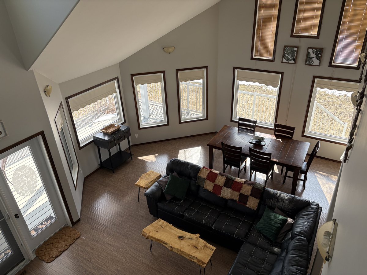 glentosh's tweet image. NEW LISTING ALERT- Pelican Lake - golfers dream, rental income, year round cabin.  Options are endless in this 1618 sq ft cabin located on the 2nd green @ Pleasant Valley #cabinlife #yearround #lakeaccess