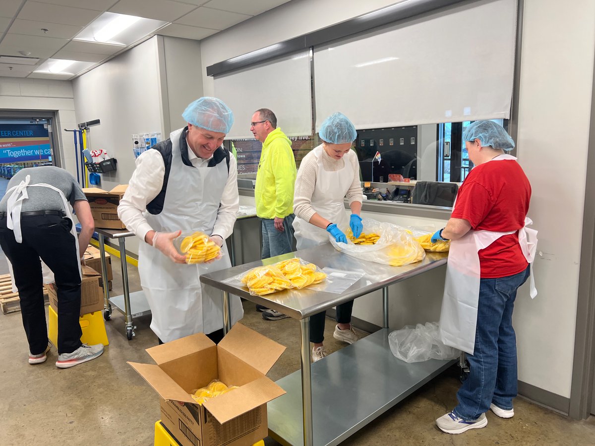 As part of #IowaAgWeek, my team and I volunteered at <a href="/FOODBANKIOWA/">Food Bank of Iowa</a> this afternoon. We’ve worked with food banks to work with local farmers to provide Iowa grown and raised food to folks facing food insecurity — and we’ll keep working to grow those efforts! #IowaAg