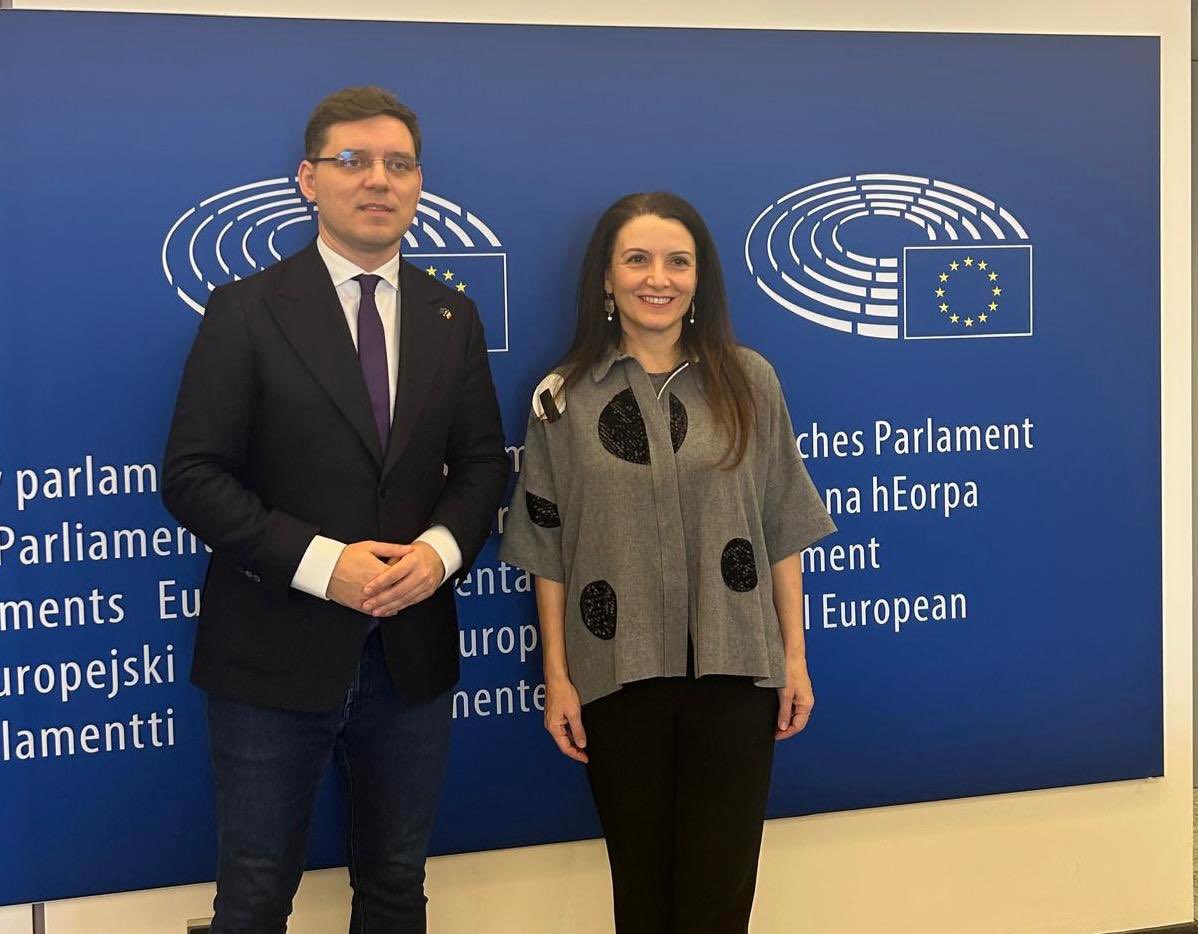 Regina De Dominicis (@r_dedominicis) on Twitter photo Honoured to meet <a href="/europarl/">European Parliament</a> Vice President <a href="/negrescuvictor/">Victor NEGRESCU</a>. For a more resilient, competitive and prosperous Europe we need to continue investing in children and young people. Honoured to meet <a href="/europarl/">European Parliament</a> Vice President <a href="/negrescuvictor/">Victor NEGRESCU</a>. For a more resilient, competitive and prosperous Europe we need to continue investing in children and young people.